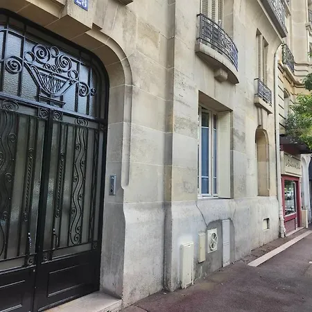 Easy Paris Clichy